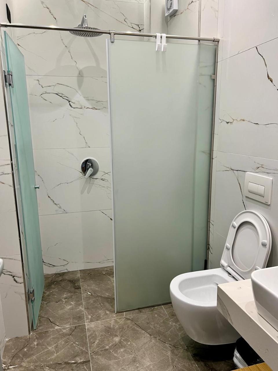 Kaan Hotel Radhimë المظهر الخارجي الصورة